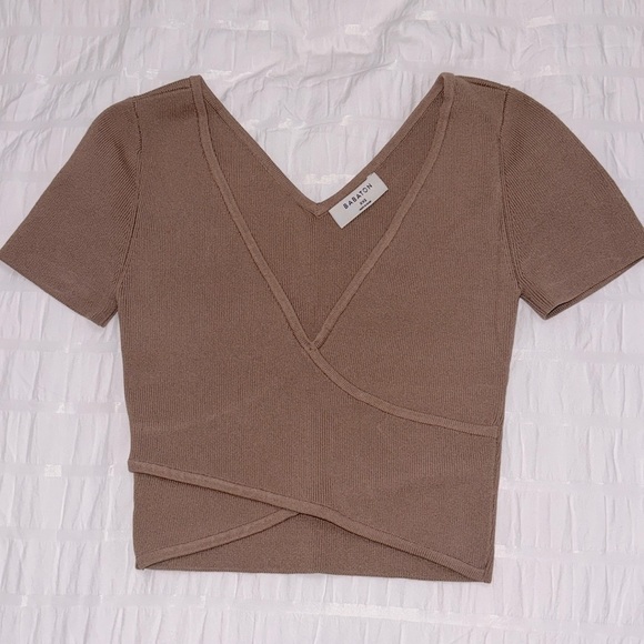 Aritzia Babaton wrap crop top - Picture 1 of 3
